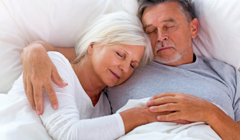 couple sleeping with derila pillow